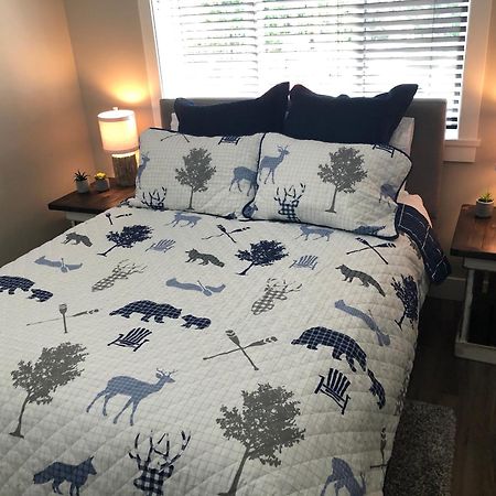 Port Renfrew Vacation Rentals Room photo