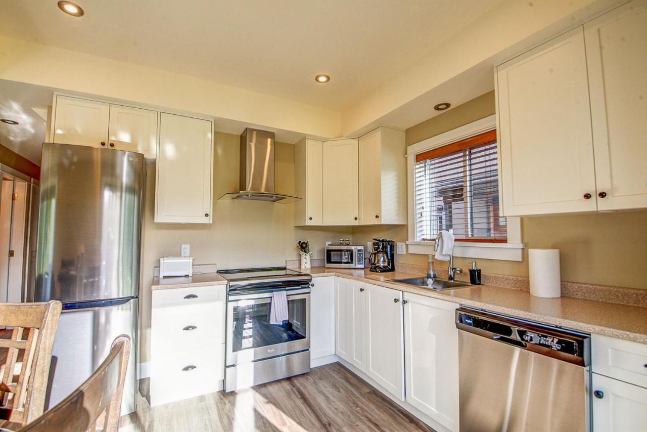 Port Renfrew Vacation Rentals Room photo